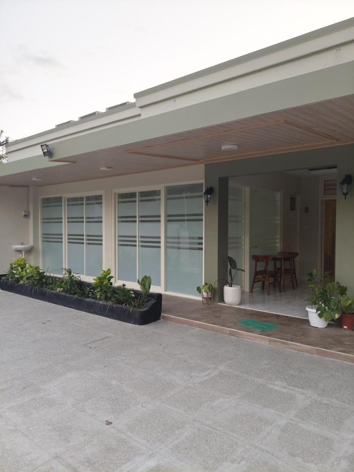 El Nipa Hotel 纳闽巴霍 外观 照片